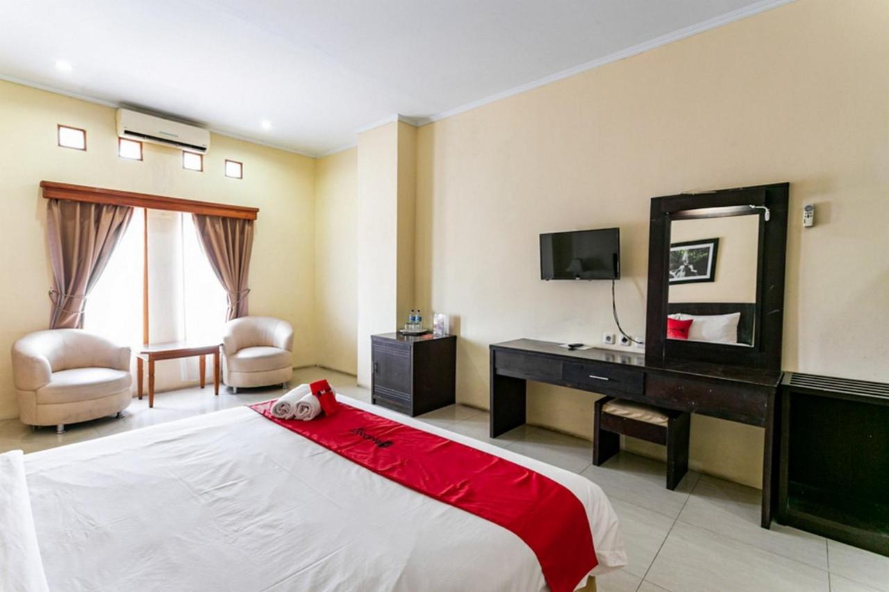 Reddoorz Plus Near Alun Alun Karanganyar Solo Exterior foto