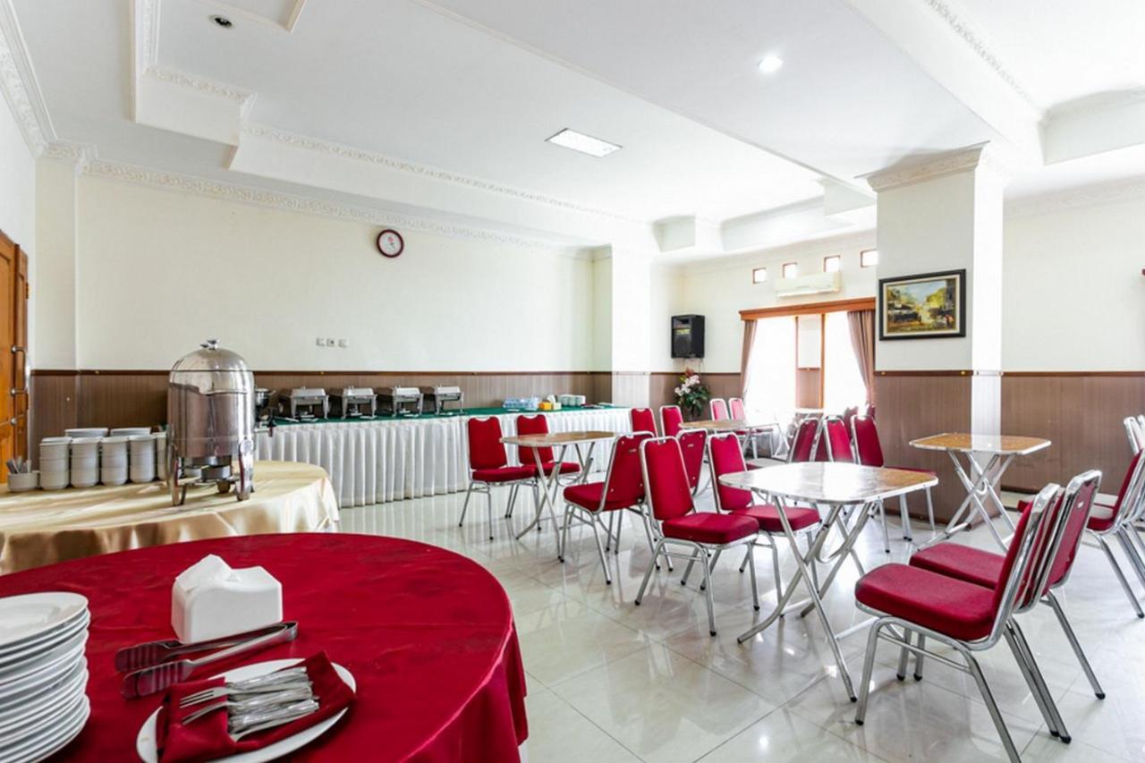 Reddoorz Plus Near Alun Alun Karanganyar Solo Exterior foto