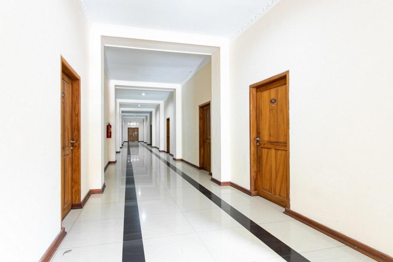 Reddoorz Plus Near Alun Alun Karanganyar Solo Exterior foto
