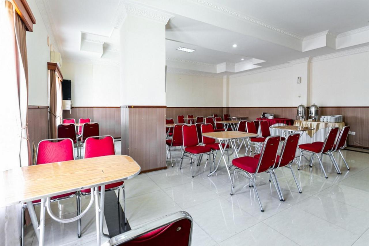 Reddoorz Plus Near Alun Alun Karanganyar Solo Exterior foto